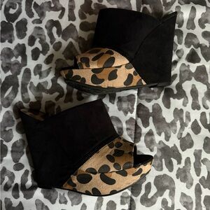 NIB Carlos Santana 'Mercury' leopard print wedge heels sz 6